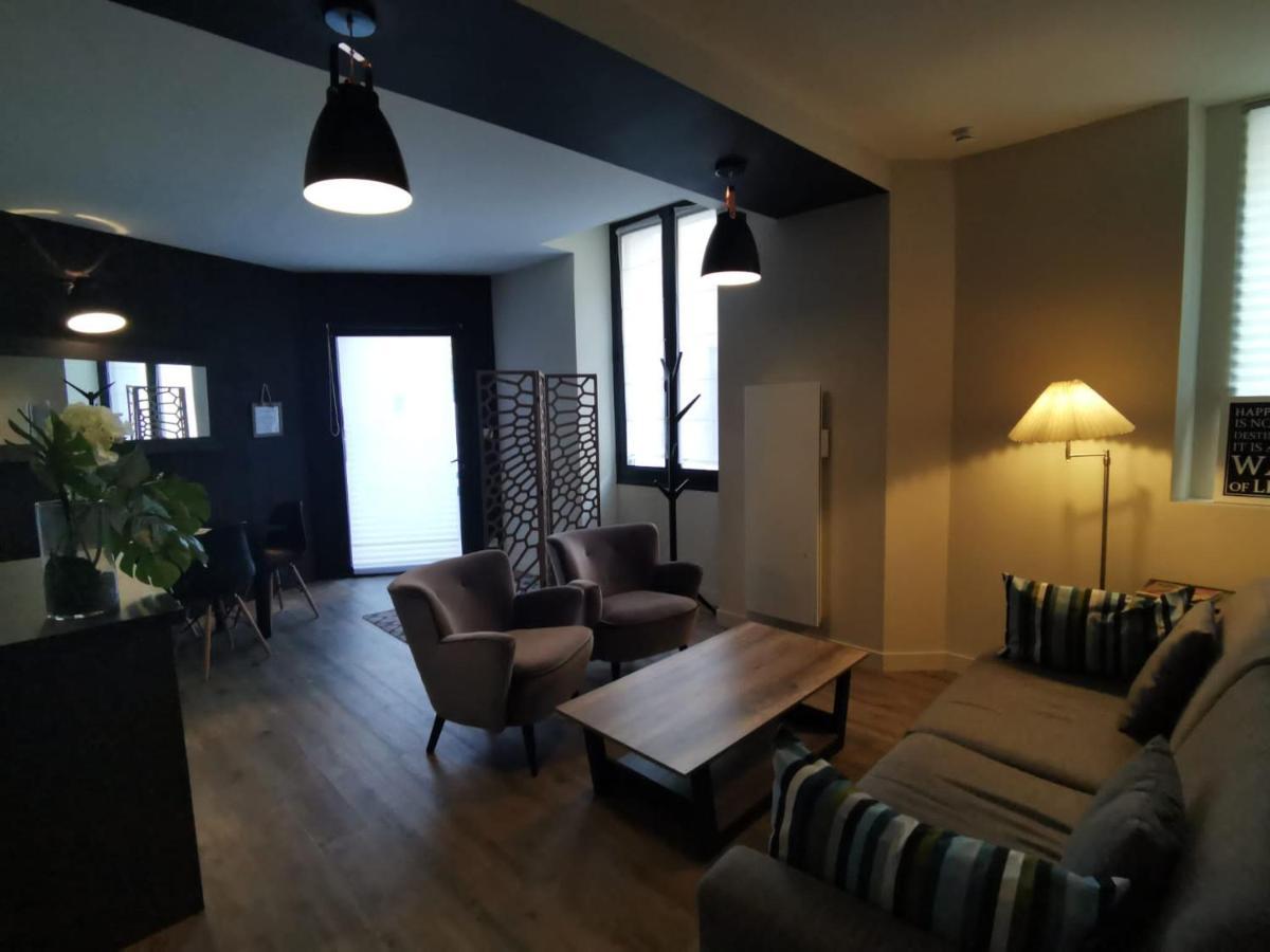 Au Saint Martin Apartment Cholet Exterior photo