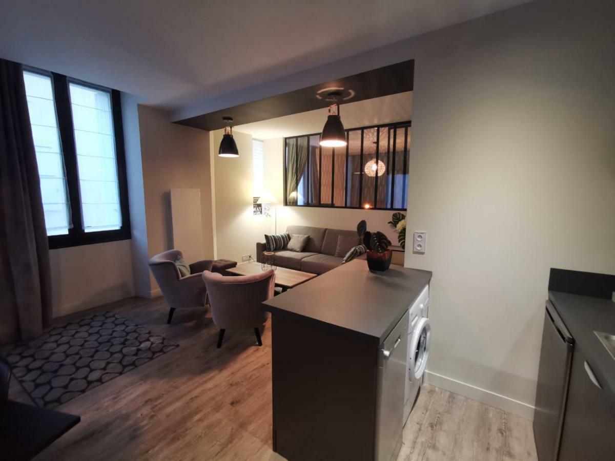Au Saint Martin Apartment Cholet Exterior photo